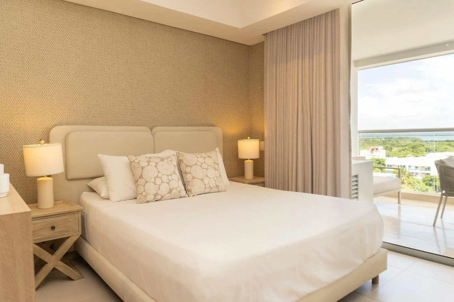 Cb942 Hermosa Suite En Crespo-Aeropuerto contacts